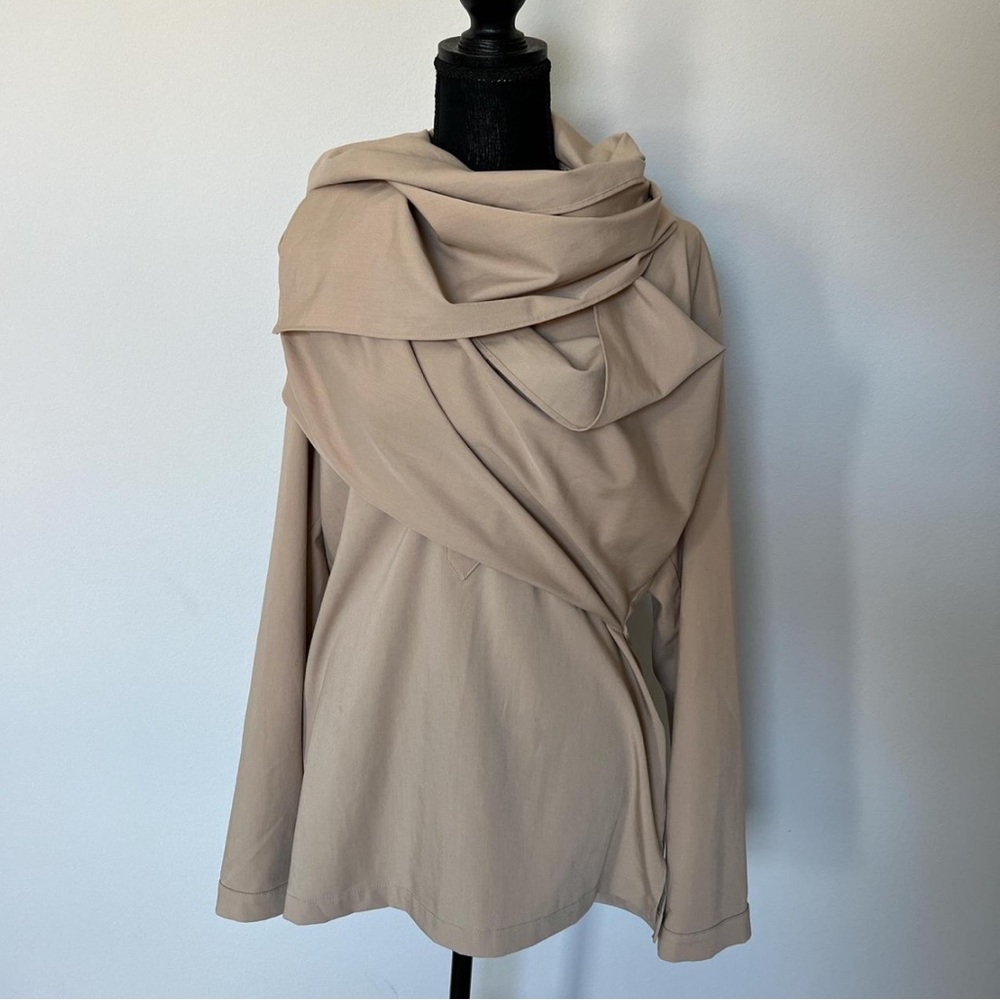 Orttu Tan Multi Functional Built-in Scarf Shirt Size: Medium